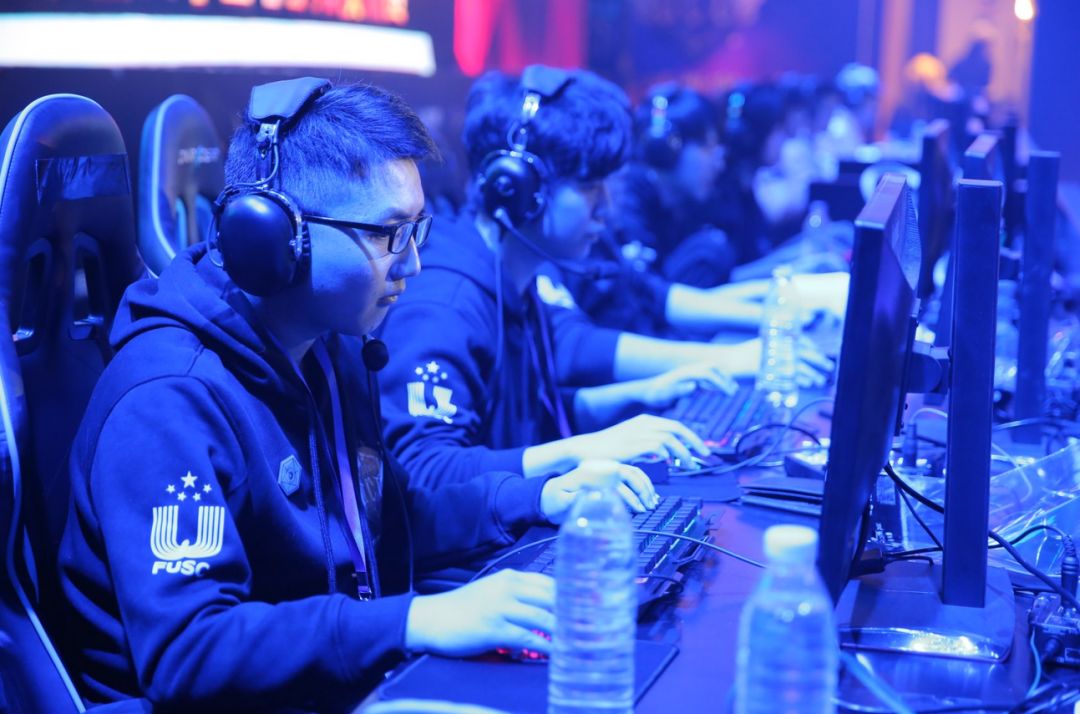 次彰显出中 次彰显出中